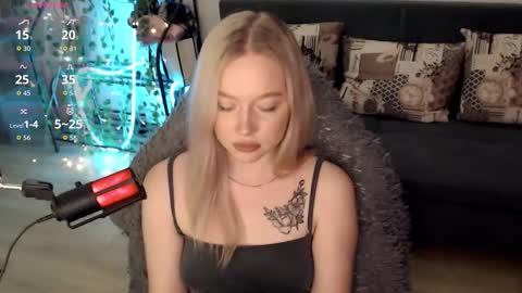 Lisa online show from September 15, 9:59 pm