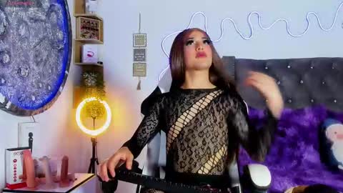 Snapshot of katherine_rose_ chatting on October 11, 10:30 pm katherine_rose_ online show from October 11, 10:30 pm