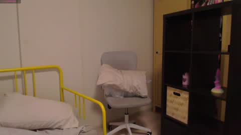 Katie Deville online show from December 2, 6:52 am