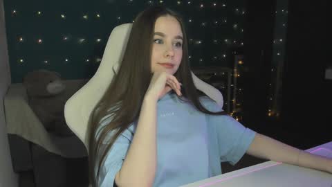 Snapshot of katie_taylorr chatting on December 2, 11:29 pm Katie online show from December 2, 11:29 pm