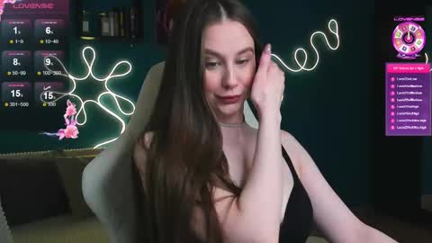 Snapshot of katie_taylorr chatting on October 5, 9:45 pm Katie online show from October 5, 9:45 pm