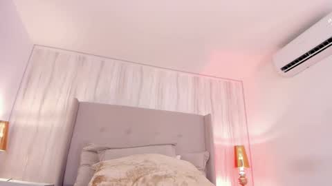 Snapshot of katiecruz_ chatting on February 15, 2:22 pm Katie online show from February 15, 2:22 pm