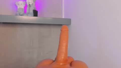 Snapshot of katiecruz_ chatting on February 28, 5:26 pm Katie online show from February 28, 5:26 pm