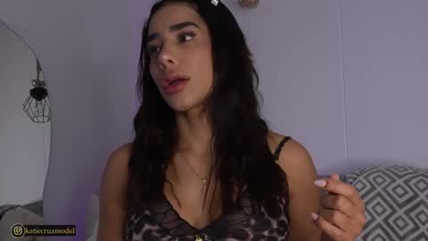Snapshot of katiecruz_ chatting on September 23, 11:02 am Katie online show from September 23, 11:02 am