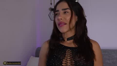 Snapshot of katiecruz_ chatting on October 2, 11:06 am Katie online show from October 2, 11:06 am