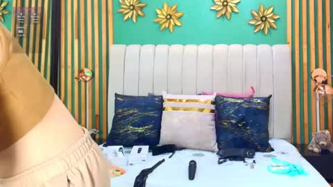 K A T L Y N  online show from February 17, 7:10 pm