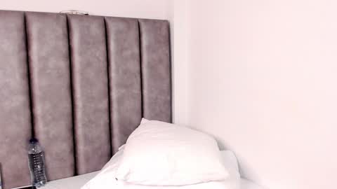 Snapshot of katy_thompson_ chatting on January 15, 9:13 am Katherin online show from January 15, 9:13 am