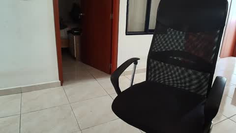 Snapshot of kaurilop chatting on January 6, 4:44 pm Kauri Lop online show from January 6, 4:44 pm