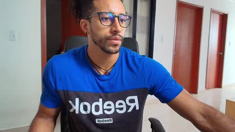 Snapshot of kaurilop chatting on January 7, 2:51 pm Kauri Lop online show from January 7, 2:51 pm