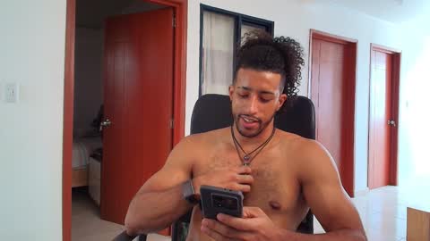 Snapshot of kaurilop chatting on January 10, 3:58 pm Kauri Lop online show from January 10, 3:58 pm