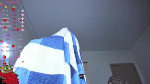 Snapshot of kawaii_power_uwu chatting on January 29, 3:37 pm Kira-chan online show from January 29, 3:37 pm