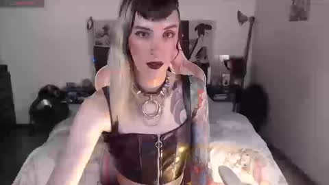 luna   online show from September 19, 8:53 pm