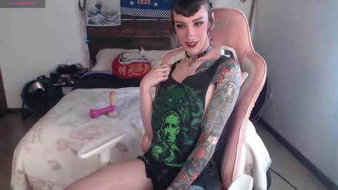 luna   online show from October 9, 9:35 pm