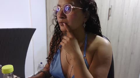  Khawit  online show from December 18, 10:40 am