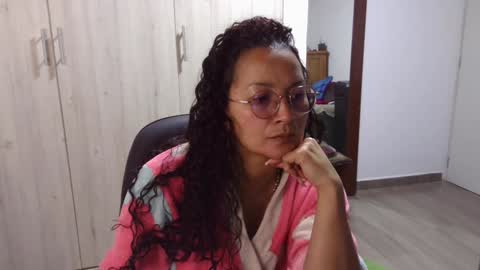  Khawit  online show from December 20, 11:10 am