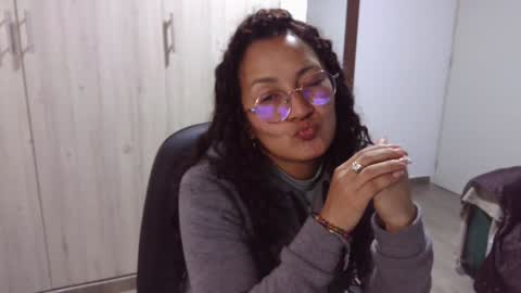  Khawit  online show from January 4, 4:44 am