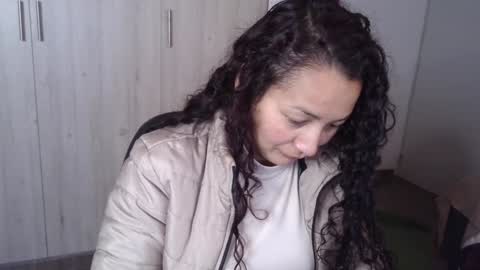  Khawit  online show from January 17, 1:24 pm