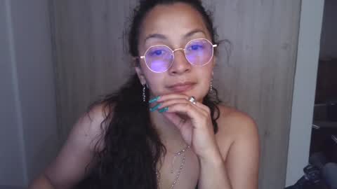  Khawit  online show from February 5, 3:52 pm