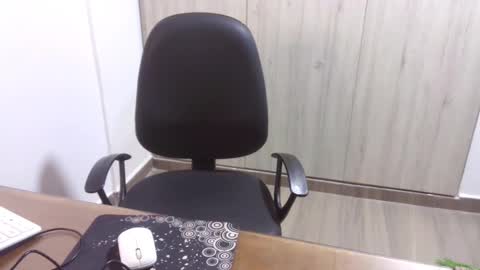  Khawit  online show from February 11, 8:05 am