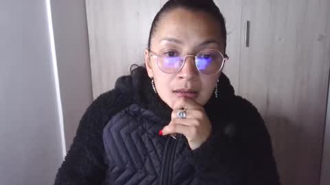  Khawit  online show from February 14, 9:32 pm