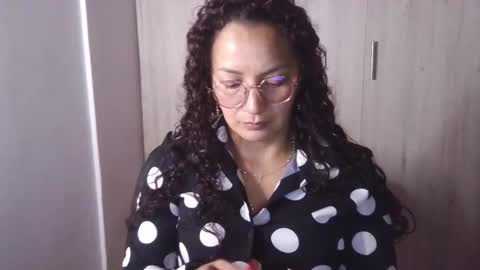  Khawit  online show from February 17, 7:21 pm