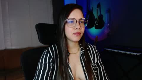 Kay online show from December 5, 9:39 pm