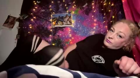 Snapshot of kay_la chatting on September 11, 12:38 pm kay_la online show from September 11, 12:38 pm