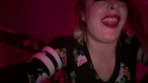 Snapshot of kay_la chatting on November 2, 8:39 am kay_la online show from November 2, 8:39 am