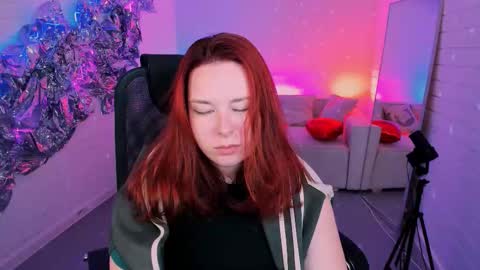 The woman of your dreams online show from October 7, 3:42 pm