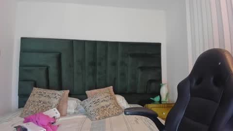 kaylahank online show from November 17, 11:49 am