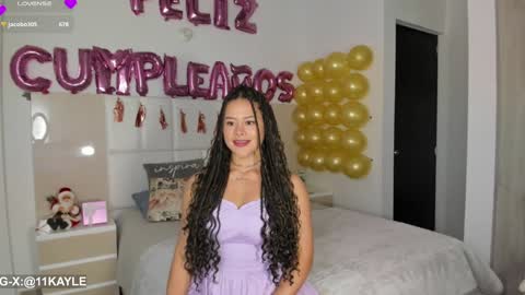 Snapshot of kayle__11 chatting on December 12, 12:05 am INSTAGRAM AND TW 11kayle online show from December 12, 12:05 am