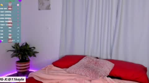 Snapshot of kayle__11 chatting on January 11, 12:22 am INSTAGRAM AND TW 11kayle online show from January 11, 12:22 am