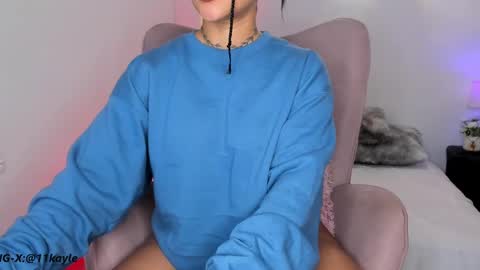 Snapshot of kayle__11 chatting on February 15, 11:47 pm INSTAGRAM AND TW 11kayle online show from February 15, 11:47 pm