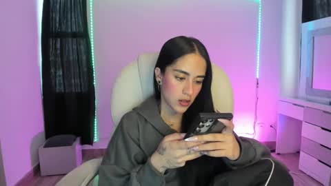 Snapshot of kaylie_xxx chatting on December 17, 8:32 pm kaylie online show from December 17, 8:32 pm