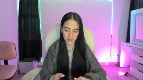 Snapshot of kaylie_xxx chatting on December 18, 10:24 pm kaylie online show from December 18, 10:24 pm