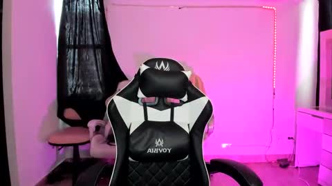 Snapshot of kaylie_xxx chatting on January 29, 8:25 pm kaylie online show from January 29, 8:25 pm