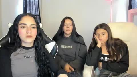 Snapshot of kaylie_xxx chatting on February 12, 9:33 pm kaylie online show from February 12, 9:33 pm