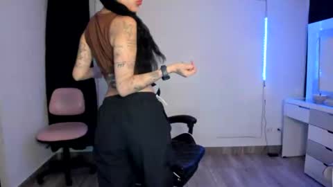 Snapshot of kaylie_xxx chatting on February 19, 12:03 am kaylie online show from February 19, 12:03 am