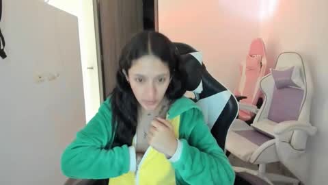 Snapshot of kaylie_xxx chatting on October 6, 11:07 am kaylie online show from October 6, 11:07 am