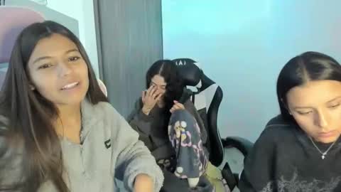 Snapshot of kaylie_xxx chatting on October 17, 8:44 pm kaylie online show from October 17, 8:44 pm