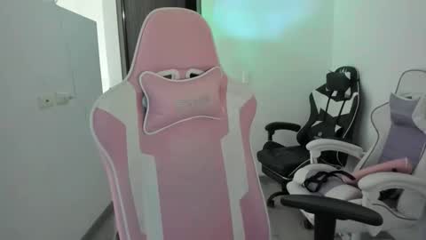 Snapshot of kaylie_xxx chatting on October 21, 11:11 am kaylie online show from October 21, 11:11 am