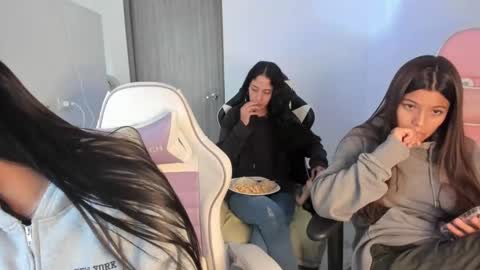 Snapshot of kaylie_xxx chatting on October 22, 8:52 pm kaylie online show from October 22, 8:52 pm