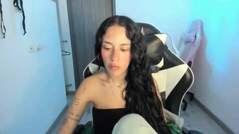 Snapshot of kaylie_xxx chatting on November 11, 2:22 am kaylie online show from November 11, 2:22 am