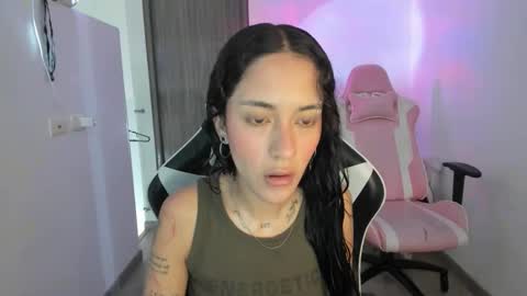 Snapshot of kaylie_xxx chatting on November 26, 8:21 pm kaylie online show from November 26, 8:21 pm