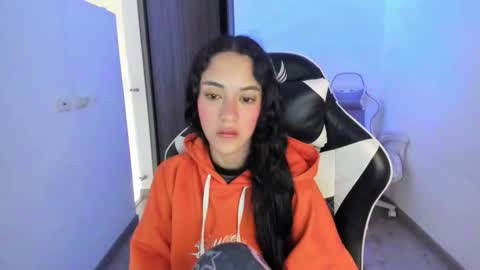 Snapshot of kaylie_xxx chatting on December 1, 11:04 am kaylie online show from December 1, 11:04 am