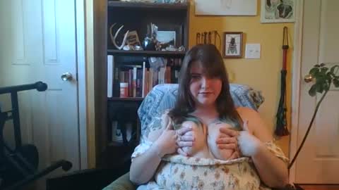 Snapshot of kaytiebird96 chatting on February 27, 5:36 pm Katie Bird online show from February 27, 5:36 pm