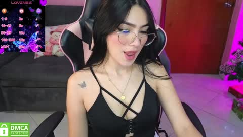 Snapshot of keeiity_moon chatting on December 14, 2:10 pm keeiity_moon online show from December 14, 2:10 pm