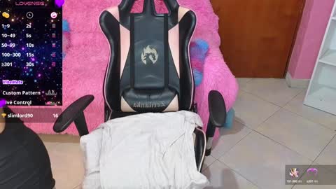 Snapshot of keeiity_moon chatting on January 24, 2:08 pm keeiity_moon online show from January 24, 2:08 pm