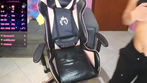 Snapshot of keeiity_moon chatting on February 15, 2:00 pm keeiity_moon online show from February 15, 2:00 pm