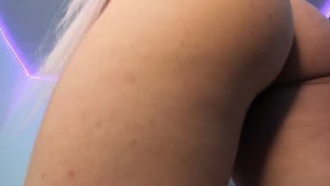 Keidy Monday to Saturday from 200 pm to 810pm  UTC-5 Colombia Time online show from February 26, 10:31 pm